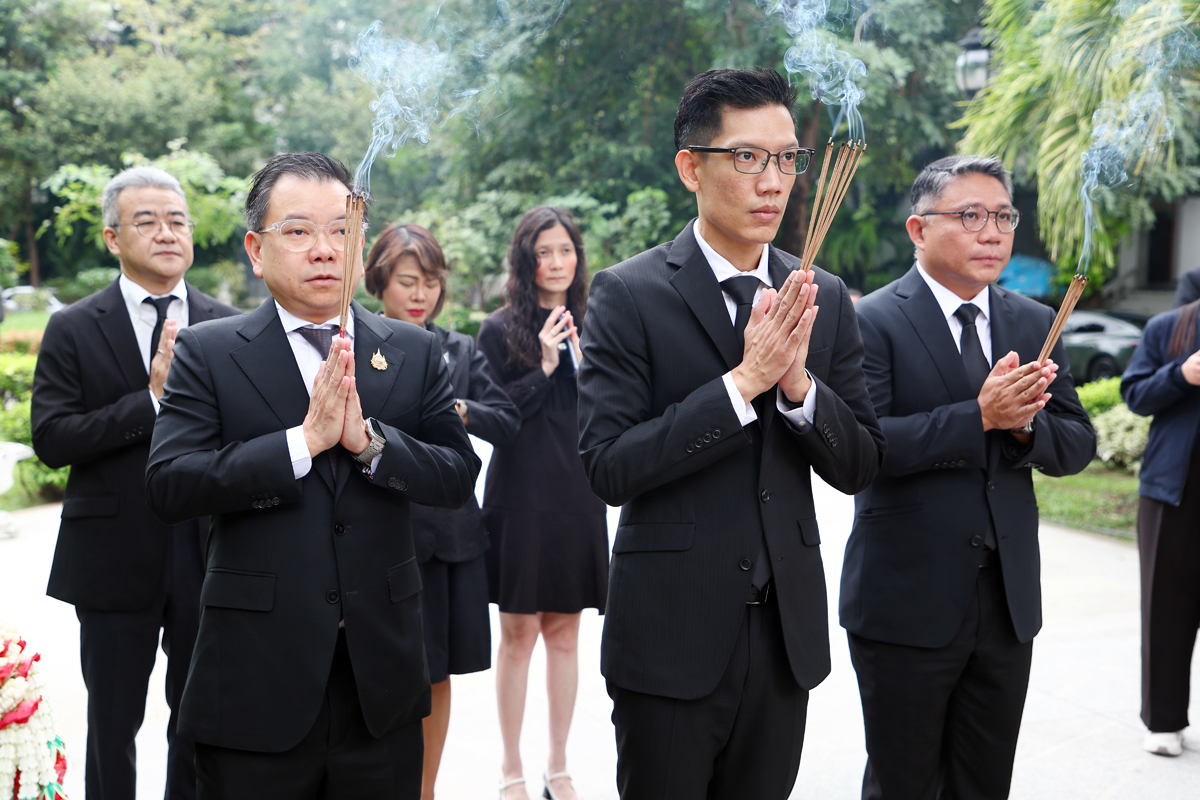 สักการะสิ่งศักดิ์สิทธิ์ประจำกระทรวงการคลัง