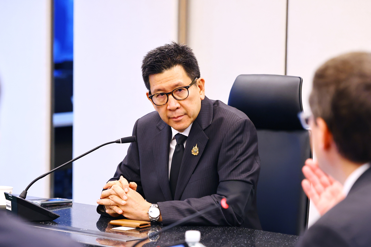 รมว.คลัง ให้การต้อนรับ Mr. Peter Breuer, Mission Chief, Asia and Pacific Department