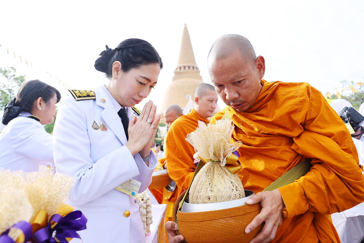 กระทรวงการคลัง ร่วมงานเฉลิมพระเกียรติพระบาทสมเด็จพระมงกุฎเกล้าเจ้าอยู่หัว และสมเด็จพระเจ้าภคินีเธอ เจ้าฟ้าเพชรรัตนราชสุดา สิริโสภาพัณณวดี