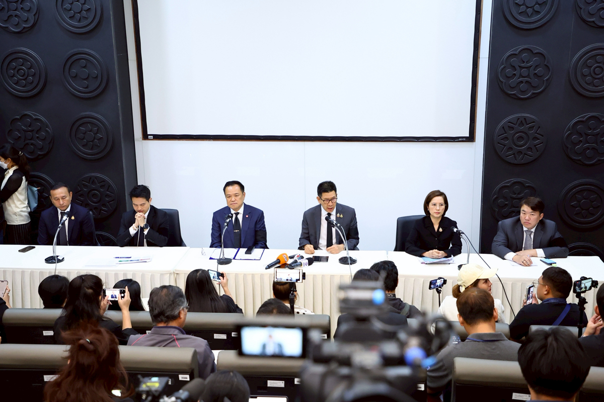 แถลงผลการประชุมหารือมาตรการให้ความช่วยเหลือเพื่อภาระลดค่าใช้จ่ายของผู้ประกอบการและภาคธุรกิจในพื้นที่ที่ได้รับผลกระทบจากเหตุอุทกภัย