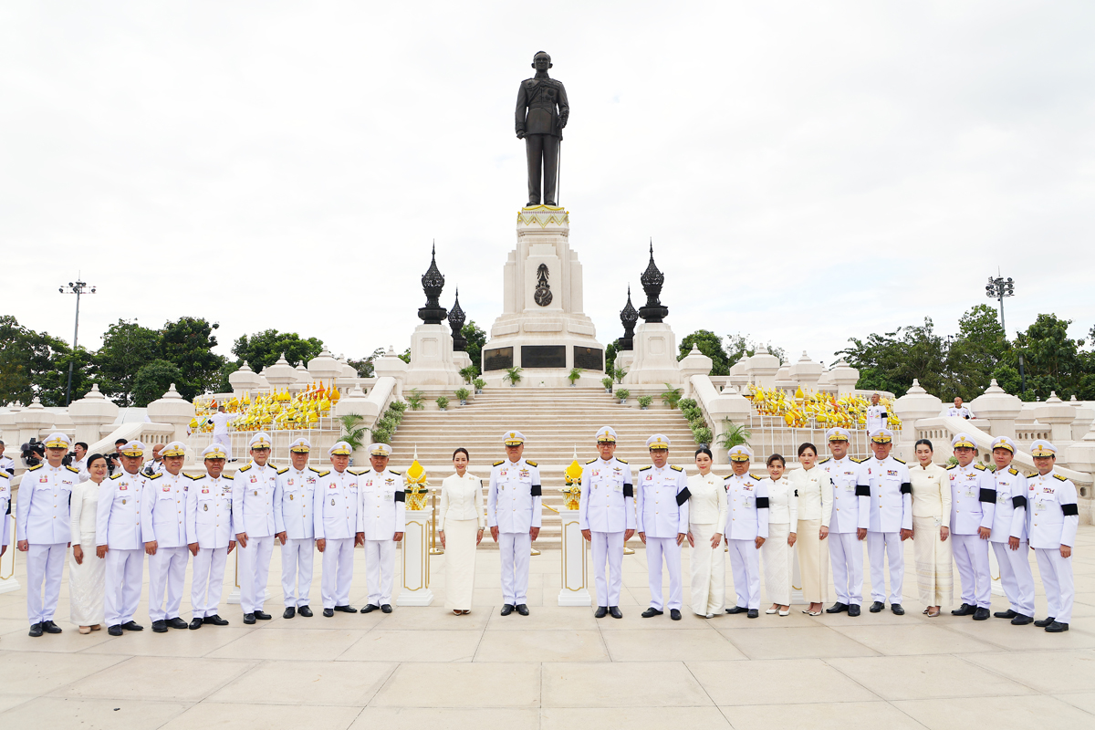 พิธีวางพานพุ่มดอกไม้ถวายราชสักการะเนื่องในวันคล้ายวันพระบรมราชสมภพพระบาทสมเด็จพระบรมชนกาธิเบศร มหาภูมิพลอดุลยเดชมหาราช บรมนาถบพิตร วันชาติ และวันพ่อแห่งชาติ