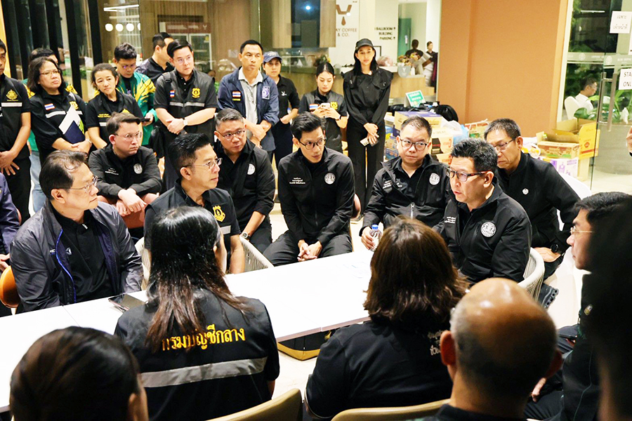 เยี่ยมให้กำลังใจและขอบคุณข้าราชการในพื้นที่ประสบอุทกภัย