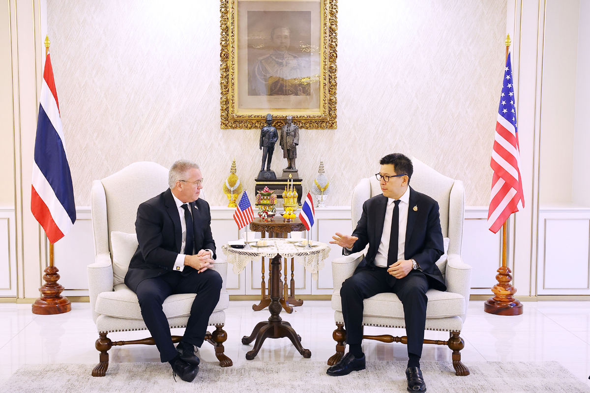 รมว.คลัง ให้การต้อนรับ Mr. Michael DeSombre