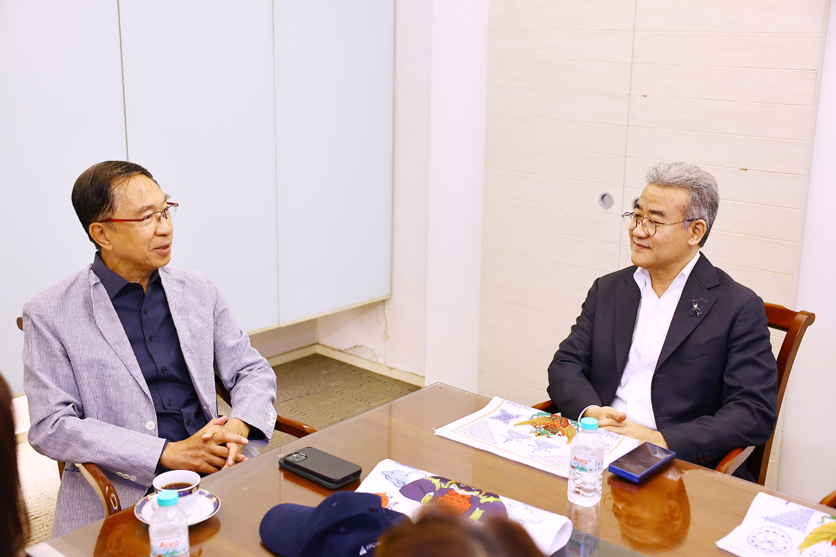 รองปลัดกระทรวงการคลัง ด้านบริหาร เข้าพบ ดร.สถิตย์ ลิ่มพงศ์พันธุ์ อดีตปลัดกระทรวงการคลัง