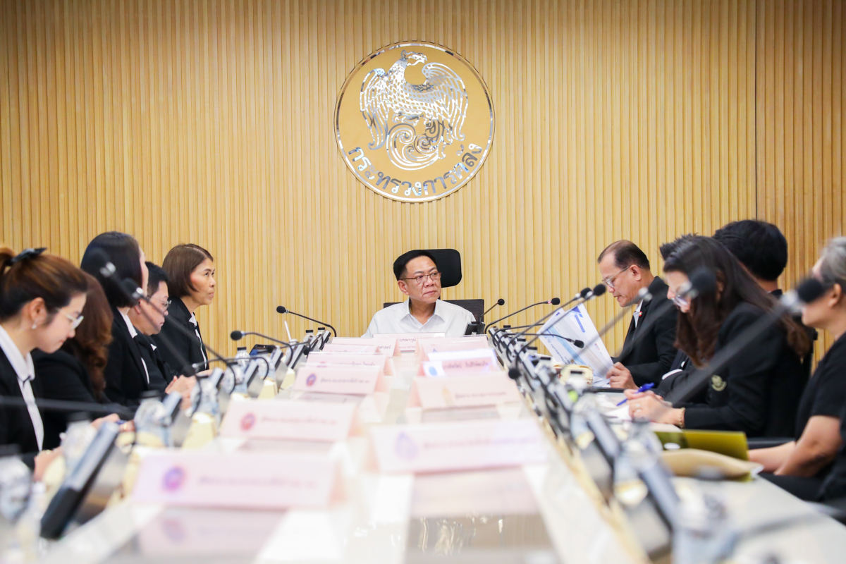 การประชุมเพื่อติดตามผลการปฏิบัติงานแผนงาน/โครงการที่ได้รับมอบหมายจากกรม กระทรวง และรัฐบาล