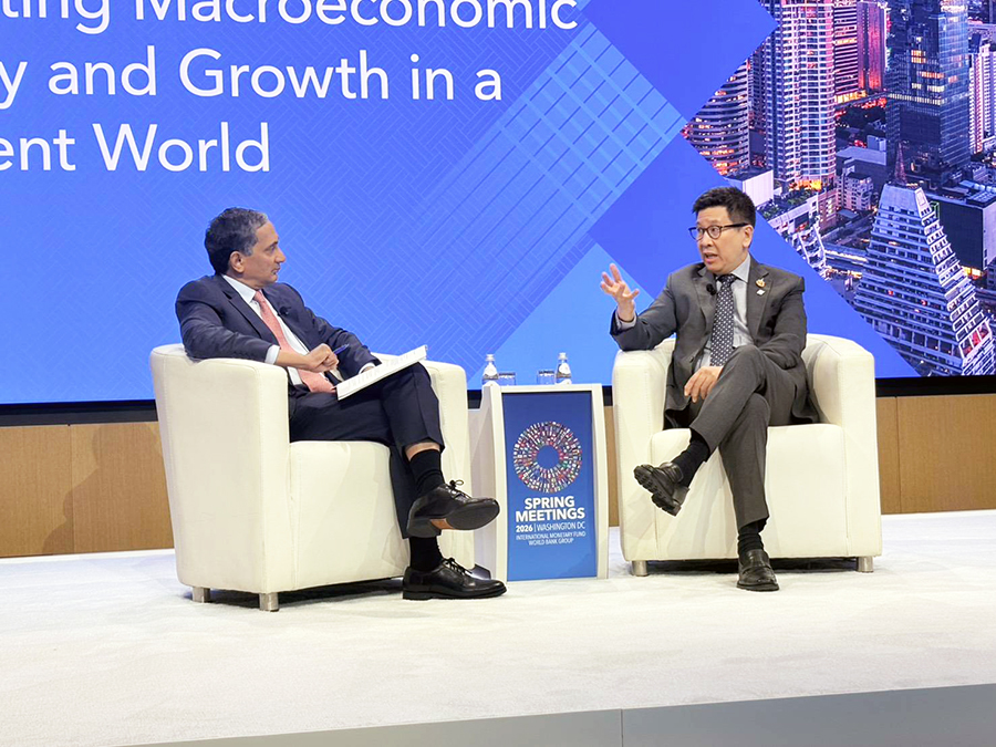 แสดงวิสัยทัศน์ต่อแนวโน้มเศรษฐกิจโลกและบทบาทของภูมิภาคเอเชียรวมทั้งประเทศไทย