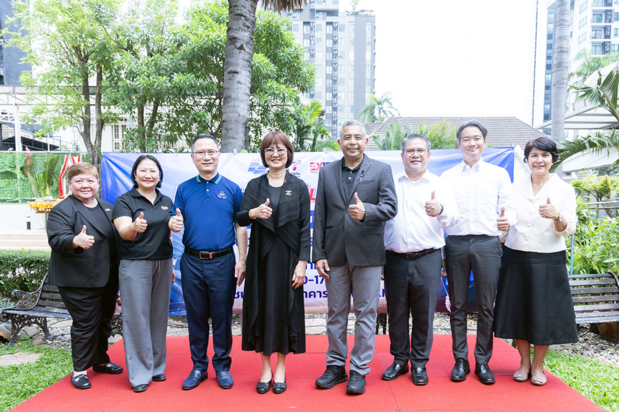 EXIM BANK ร่วมกับกรมการค้าภายใน และสำนักงานเขตพญาไท จัดกิจกรรม “EXIM ธงฟ้า เติมสุขชาวอารีย์”