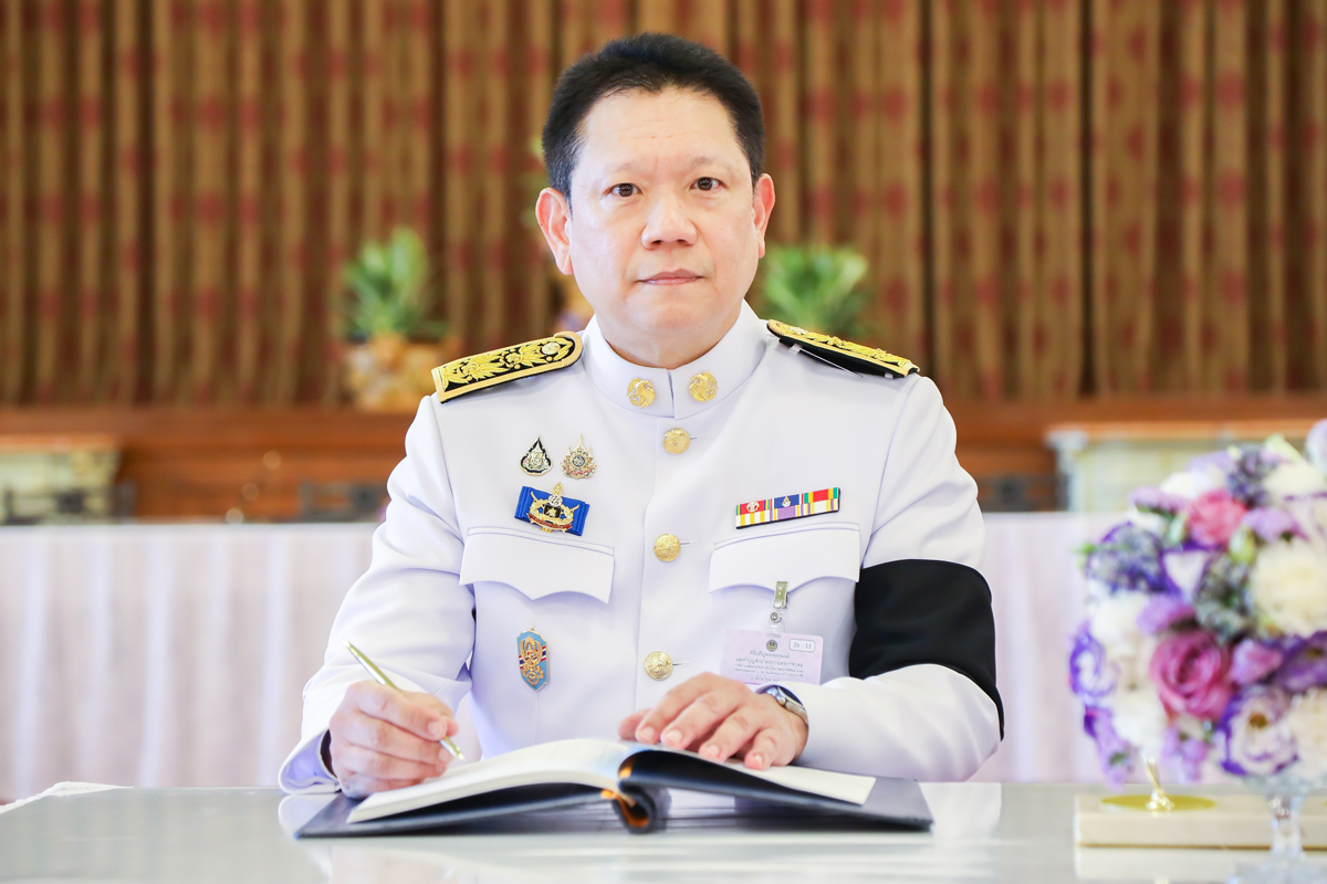 ปลัดกระทรวงการคลัง ร่วมถวายแจกันดอกไม้และลงนามถวายพระพร เนื่องในวันเฉลิมพระชนมพรรษา 3 มิถุนายน 2569