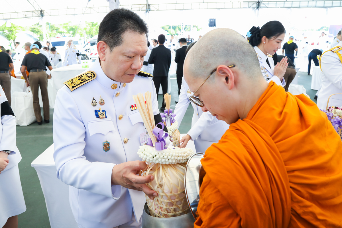 ปลัดกระทรวงการคลัง ร่วมพิธีเจริญพระพุทธมนต์และทำบุญตักบาตร เนื่องในวันเฉลิมพระชนมพรรษา 3 มิถุนายน 2569