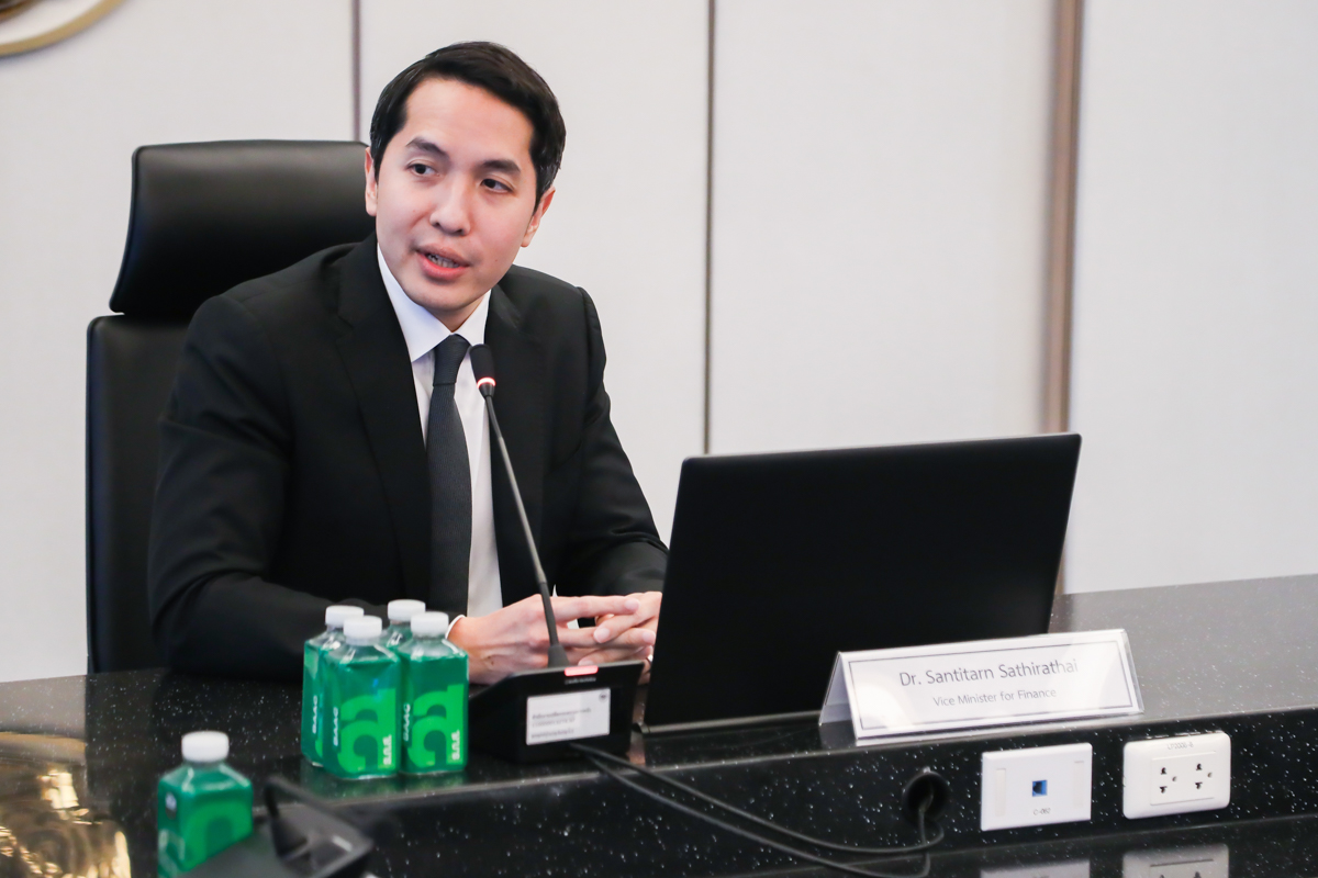 การประชุมหารือระหว่างรองนายกรัฐมนตรีและรัฐมนตรีว่าการกระทรวงการคลัง (ดร.เอกนิติ นิติทัณฑ์ประภาศ) และสำนักงานเศรษฐกิจมหภาคอาเซียน +3 (ASEAN+3 Macroeconomic Research Office: AMRO)